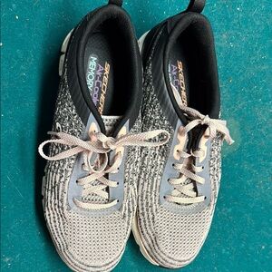 Skechers sneakers size 10